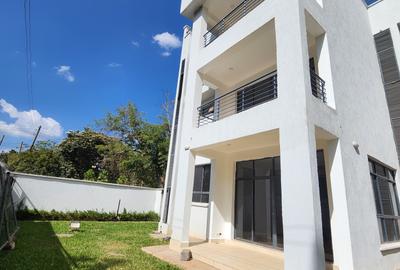 5 Bed Villa with En Suite in Lavington - 2