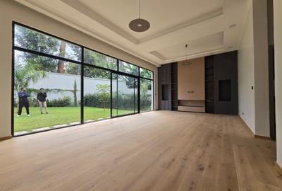 5 Bed House with En Suite in Lavington - 3