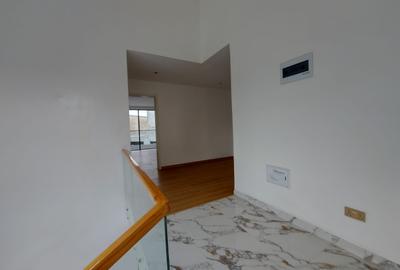 5 Bed Townhouse with En Suite in Lavington - 4