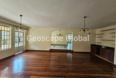 4 Bed House with En Suite in Rosslyn - 4