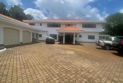 5 Bed House with En Suite in Runda