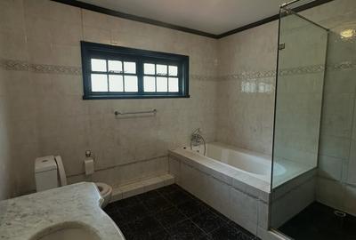 4 Bed Townhouse with En Suite at Riverside Drive - 3