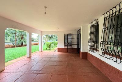 4 Bed Villa with En Suite in Hill View - 4