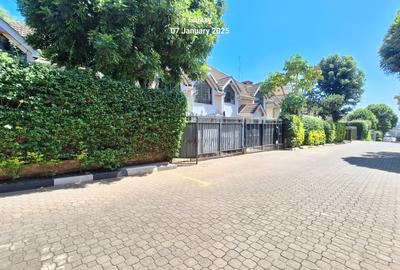 4 Bed Townhouse with En Suite at Lavington.