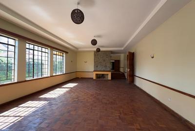 5 Bed House with En Suite in Runda - 2