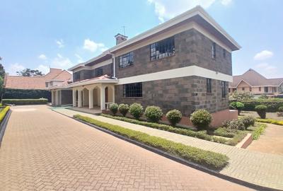 5 Bed Villa with En Suite in Runda - 2