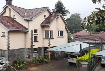 5 Bed Townhouse with En Suite in Spring Valley