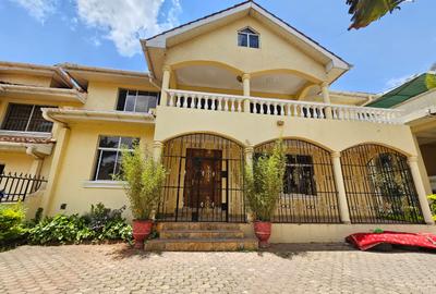 5 Bed House with En Suite in Lavington