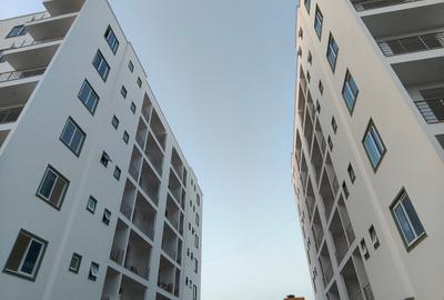 Serviced 2 Bed Apartment with En Suite at Links Road - 3