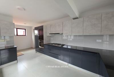 4 Bed Townhouse with Swimming Pool in Membley