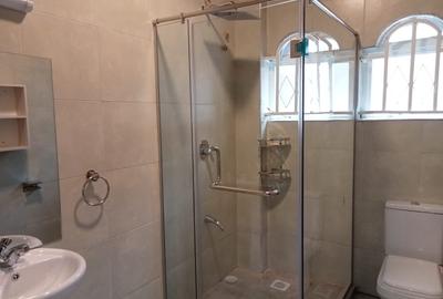4 Bed House with En Suite in Spring Valley