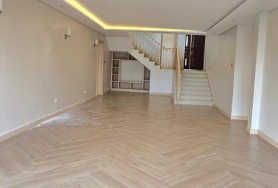 5 Bed Townhouse with En Suite at Lavington Green - 3