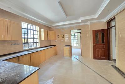 5 Bed Townhouse with En Suite at Off Convent Drive