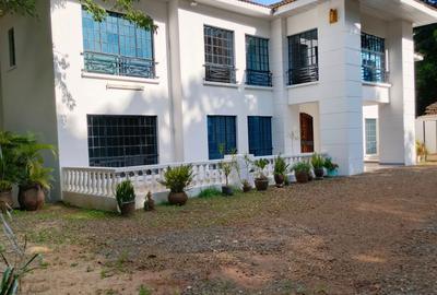 5 Bed House with En Suite in Gigiri