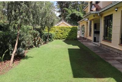 4 Bed House with En Suite in Lavington