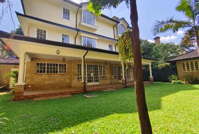 5 Bed Townhouse with En Suite at Lavington Green