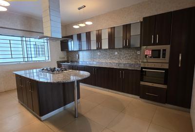 3 Bed Apartment with En Suite in Kileleshwa - 4