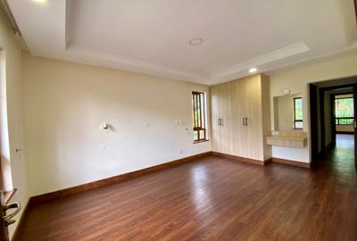 5 Bed Townhouse with En Suite in Spring Valley