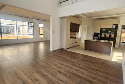 5 Bed Villa with En Suite in Lavington - 2