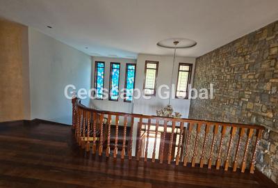 5 Bed House with En Suite in Runda