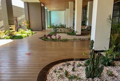 2 Bed Apartment with Swimming Pool in Riverside