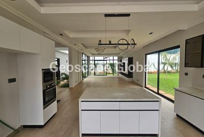 5 Bed House with En Suite in Lavington - 4