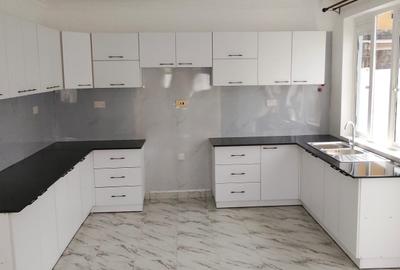 4 Bed House with En Suite in Membley - 3