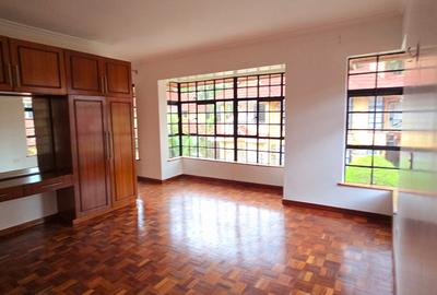5 Bed Townhouse with En Suite at Lavington Green - 4