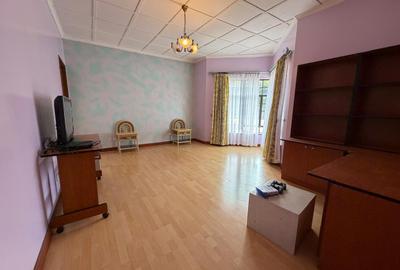 5 Bed House with En Suite in Runda - 4