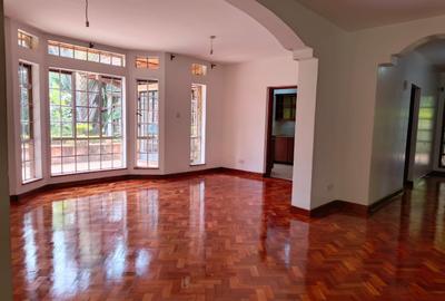 5 Bed House with En Suite at Rosslyn - 4