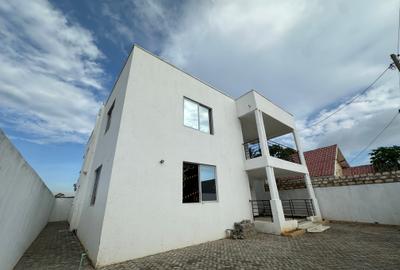 4 Bed House with En Suite at Utange