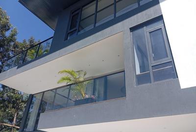 5 Bed Villa with En Suite at Jacaranda Avenue - 2