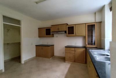 3 Bed Apartment with En Suite in Lavington