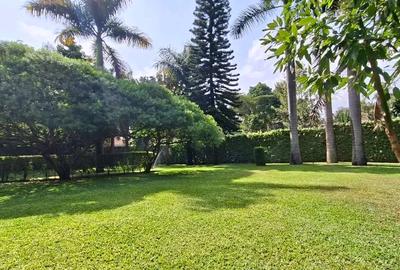 5 Bed House with En Suite in Runda - 2