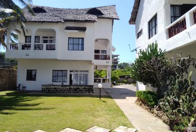 6 Bed Villa with En Suite at Nyali