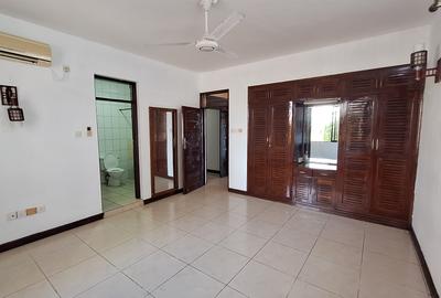 4 Bed Apartment with En Suite at Kaunda Avenue - 4