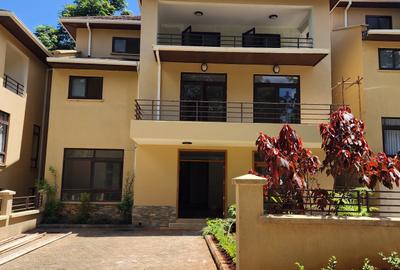 5 Bed Townhouse with En Suite in Lavington