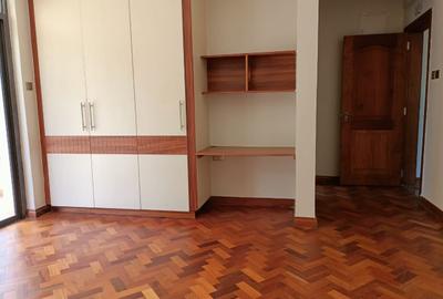 4 Bed Apartment with En Suite in Riverside