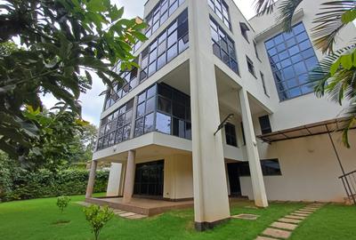 6 Bed Townhouse with En Suite in Nyari