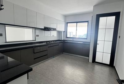 4 Bed Apartment with En Suite in Kileleshwa