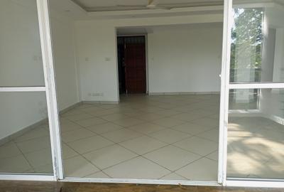 4 Bed Apartment with En Suite at Links Road - 3