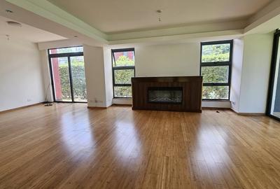 4 Bed House with En Suite in Garden Estate