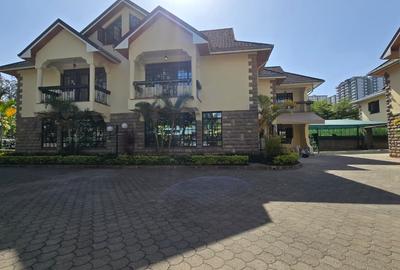 5 Bed House with En Suite in Lavington