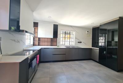 4 Bed House with En Suite at Loresho