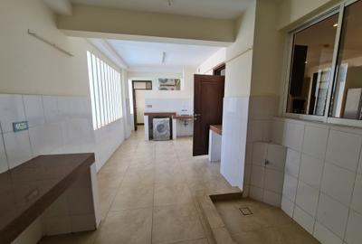 3 Bed Apartment with En Suite in Nyali Area