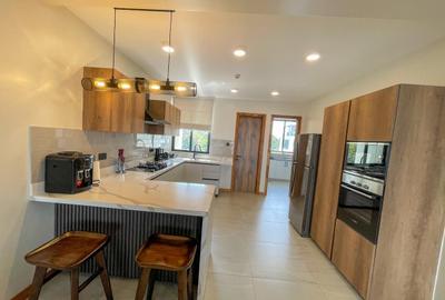 Serviced 3 Bed Apartment with En Suite in Spring Valley - 3