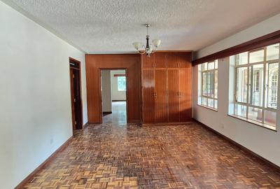 6 Bed House with En Suite in Nyari - 4