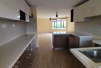 1 Bed Apartment with Swimming Pool in Kilimani