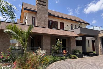 5 Bed Villa with En Suite in Runda