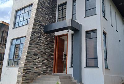 4 Bed Townhouse with En Suite at Muhuri Road - 3
